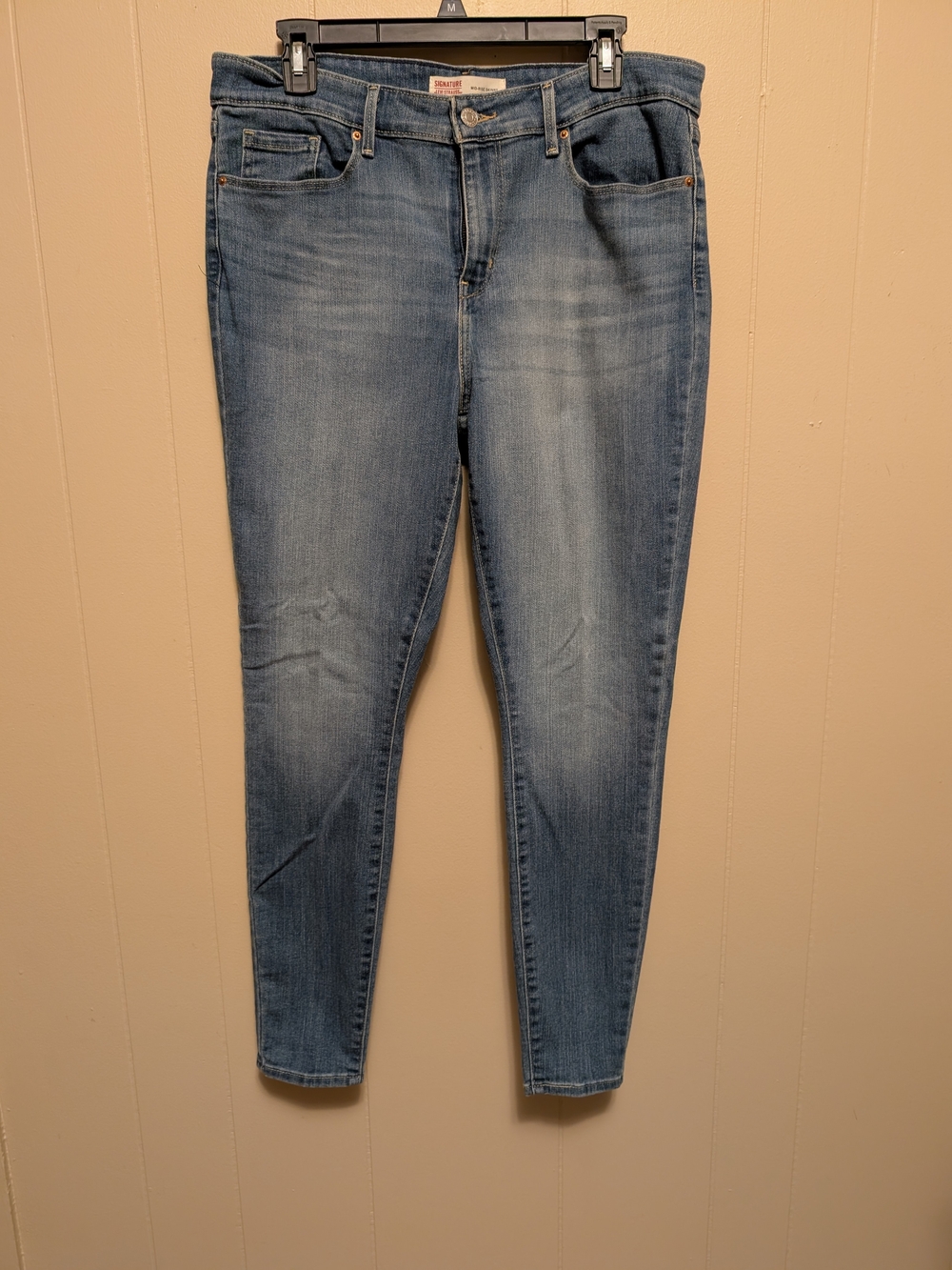 Levi Strauss Signature Women’s 14M W32 L30 Mid-Rise Skinny Jeans
